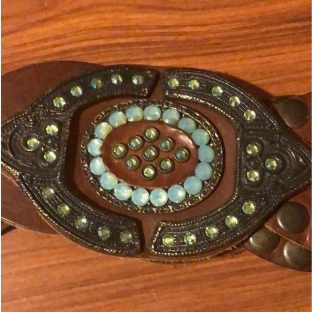 Gorgeous leather studded belt- vintage - Picture 2 of 9